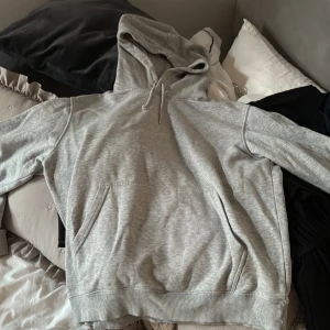 Grå hoodie  - Superfin hoodie!! 