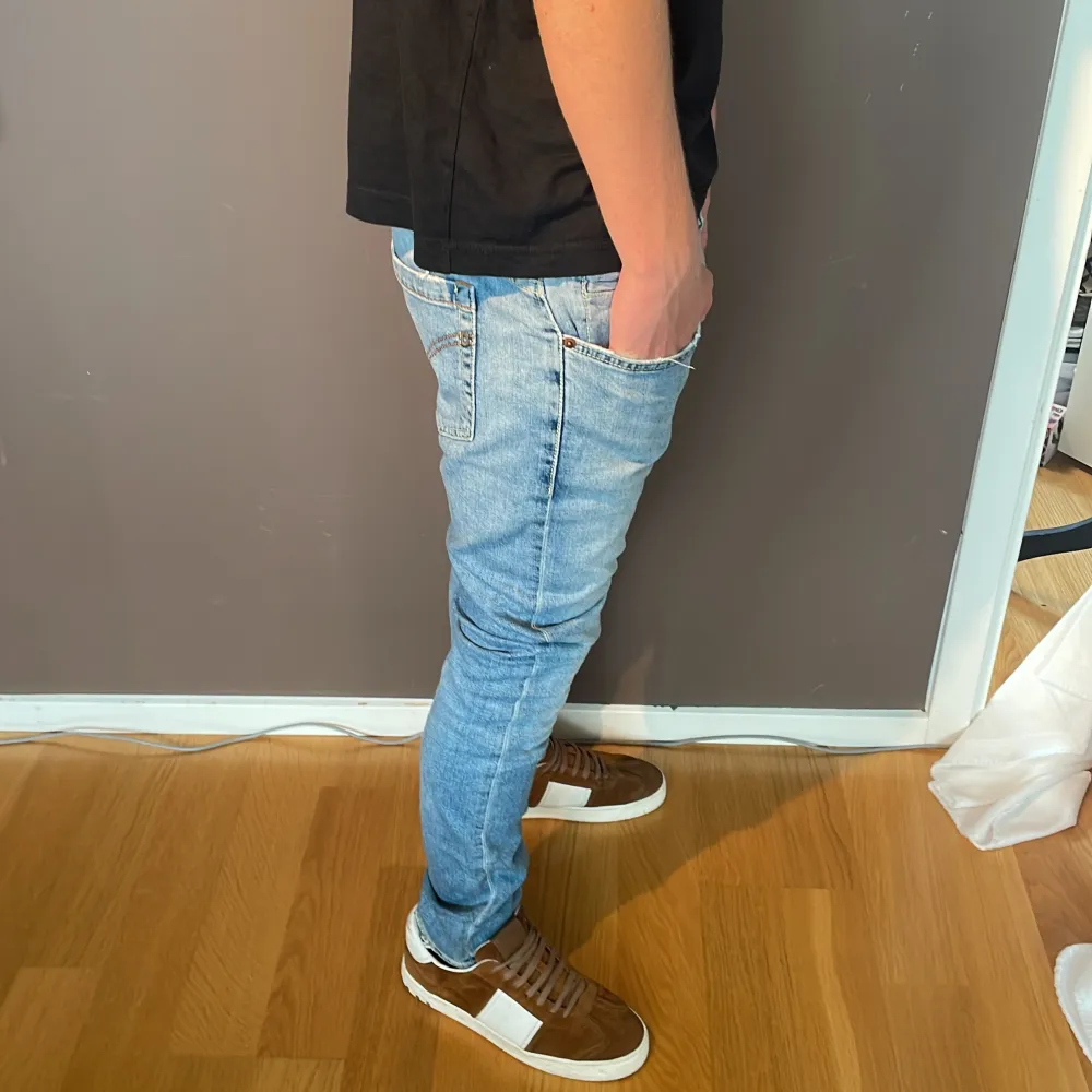 Hej! Säljer mina feta Dondup George jeans i size 31 Passform: Skinny Fit Modellen är 176 och väger 62 Har du frågor eller funderingar så hör av dig! Mvh JacobsCloset. Jeans & Byxor.