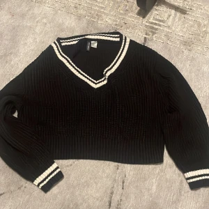 Tröja - Tröja från H&M , storlek XS men passar nog S