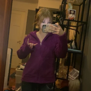 Mjuk zip up hoodie - Super mjuk lila zip upp hoodie❤️