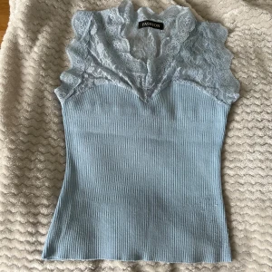 Top från missäy - Jättefin top från missäy, använd 2-3 gånger. Står ej storlek men passar mig som vanligtvis har S-M🥰