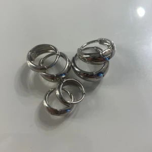 örhängen hoops  - aldrig använda, 3 par örhängen.