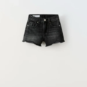 Jeanshorts - Jeansshorts från zara barn. Säljer då ja inte använder dom💕💕