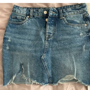 Jeanskjol  - Fin jeanskjol från only, passar xs-s