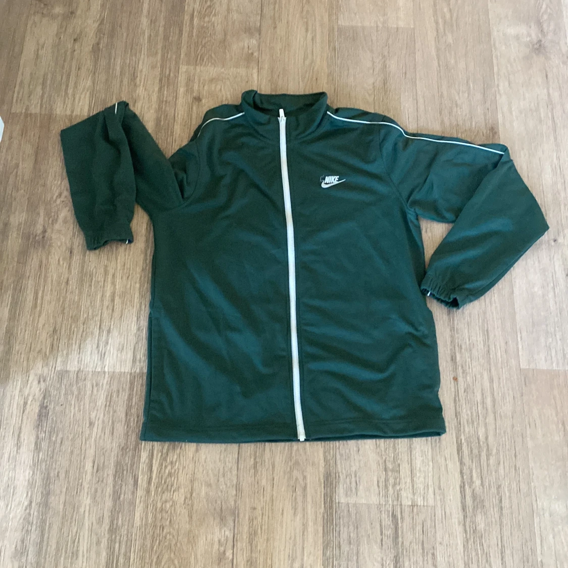 Grön träningsjacka från Nike