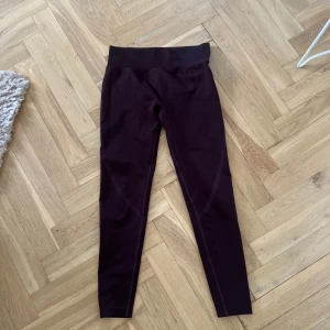 Mörkt röda seamless tights från Aim'n - Aldrig använda superfint skick 