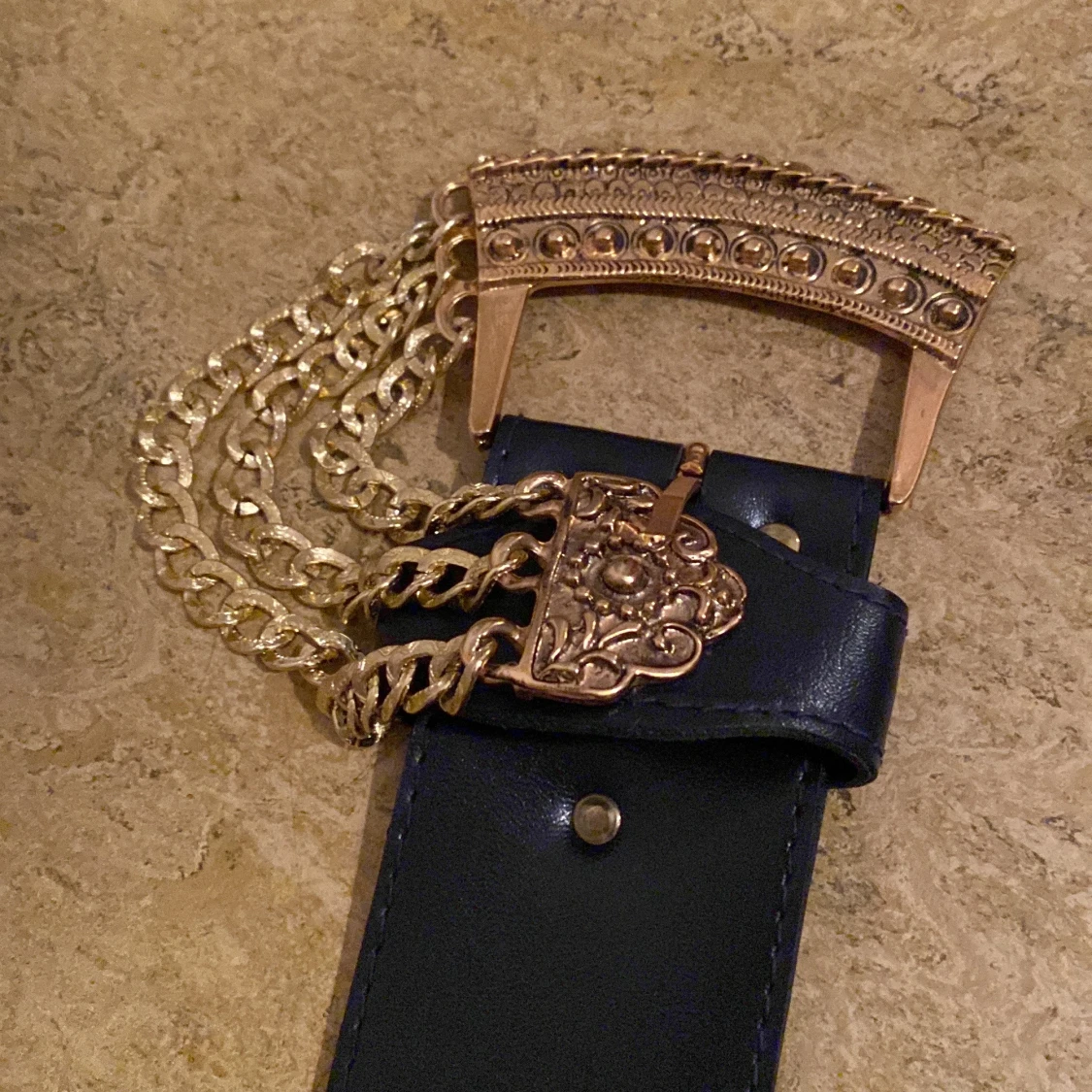 Guldigt bälte för kvinnor! - 1