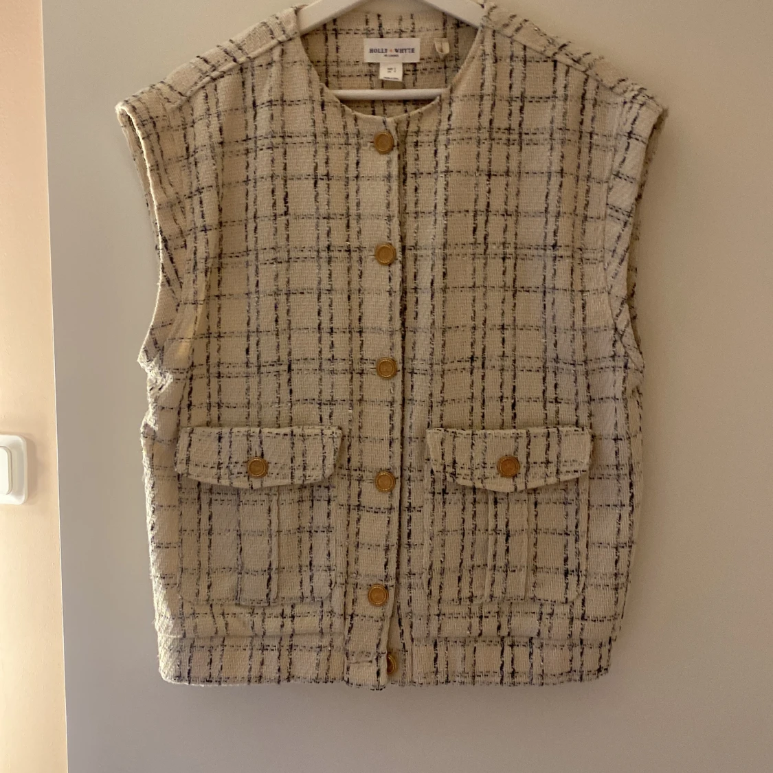Vit rutig väst med knappar från Lindex - 1
