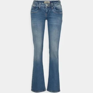 Ltb jeans - Säljer dessa trendiga bootcut jeans från ltb! Modell Valarie - storlek 24/30