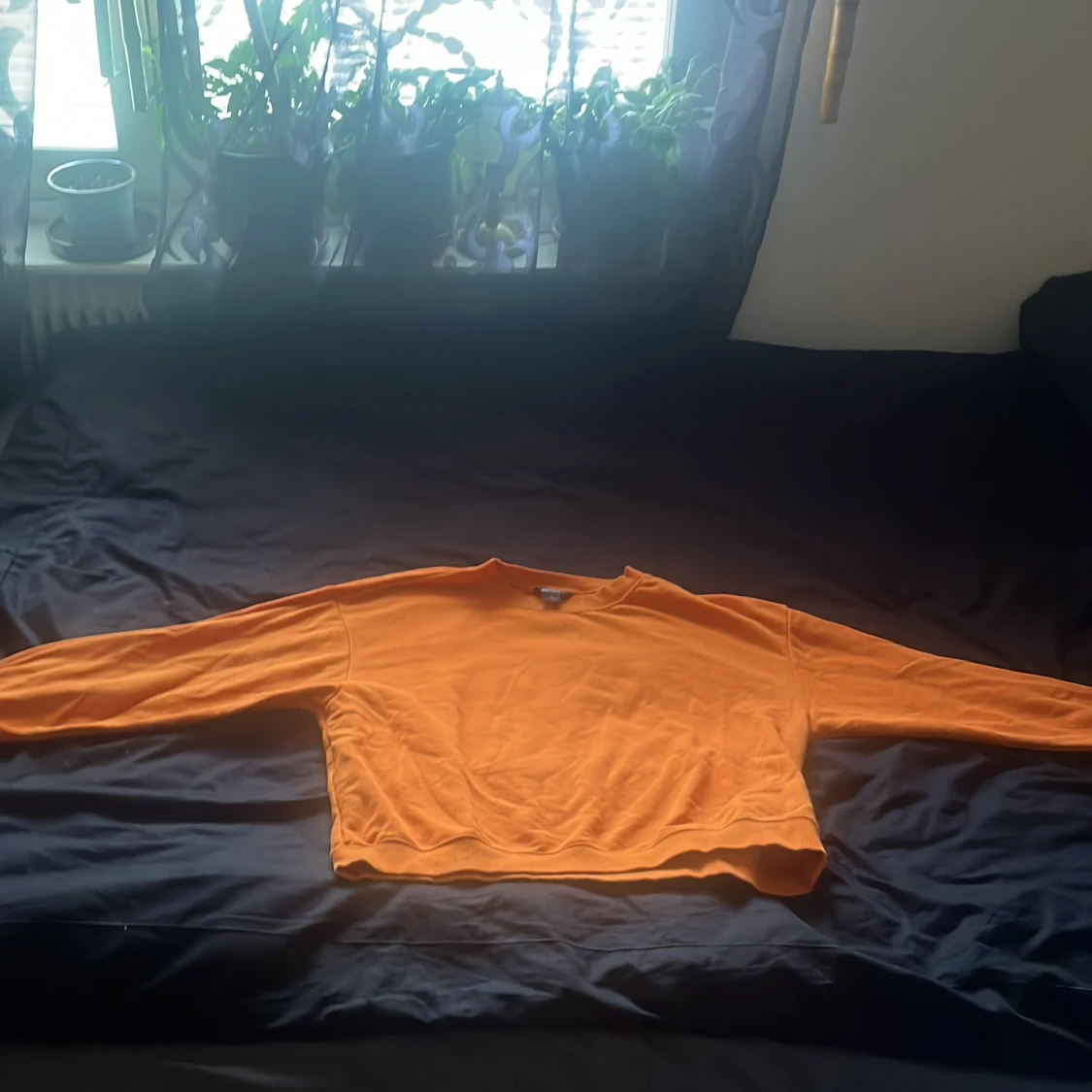 Orange sweatshirt från Monki