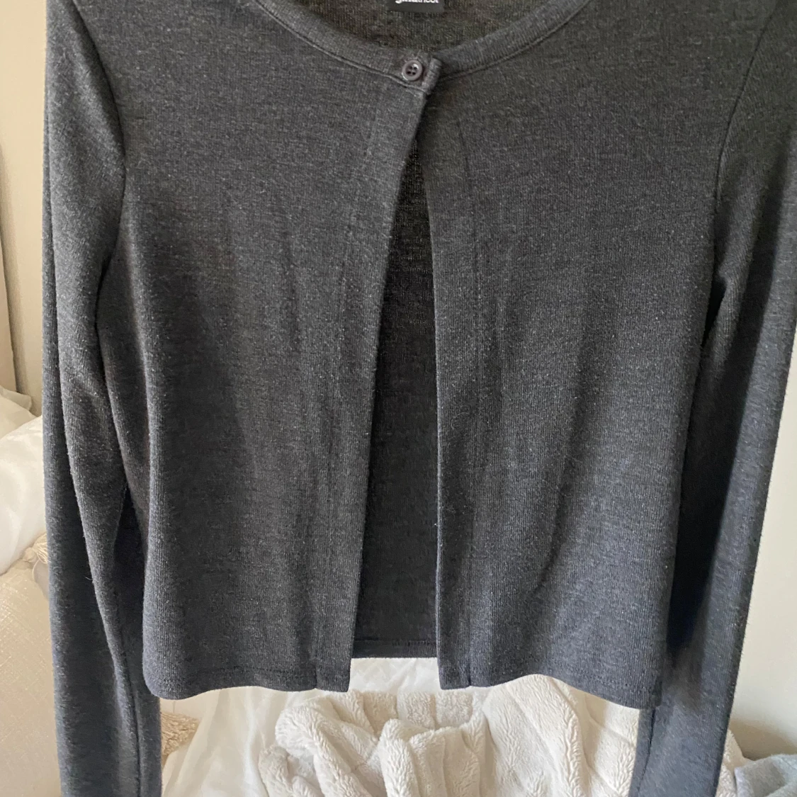 Mörkgrå croppad kofta - 1