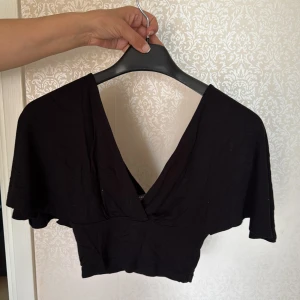 Svart topp - Svart topp i mjukt material 💕💕