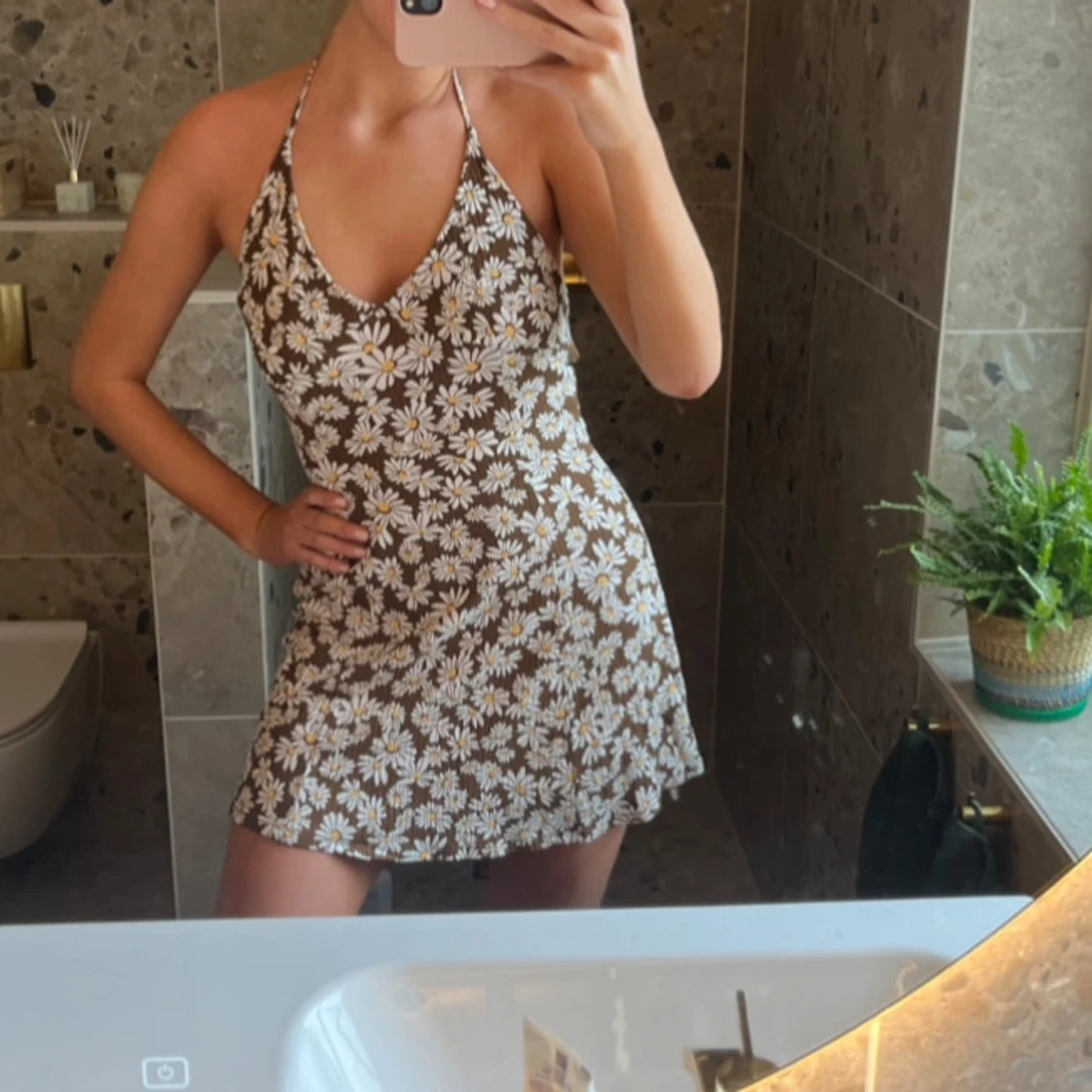 Blommig halterneck klänning