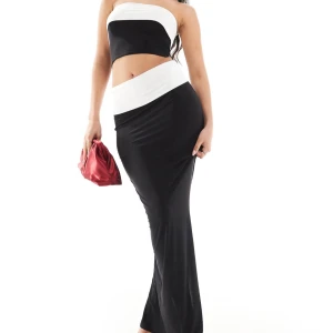 Set/ co ord - Endast använd en gång, både toppen och kjolen tillkommer 