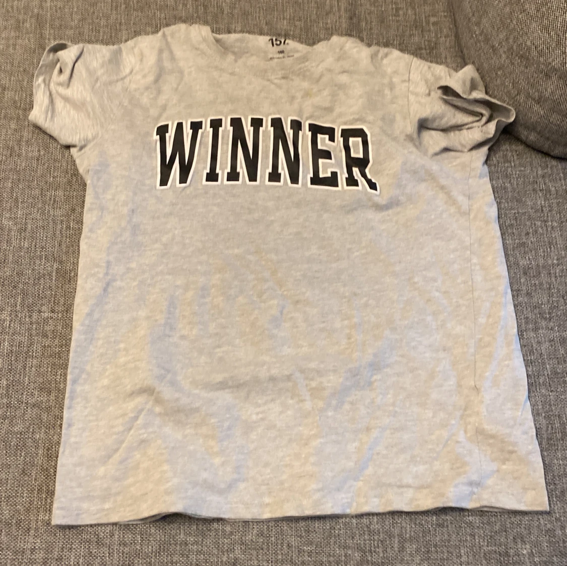 Grå t-shirt med tryck från 157