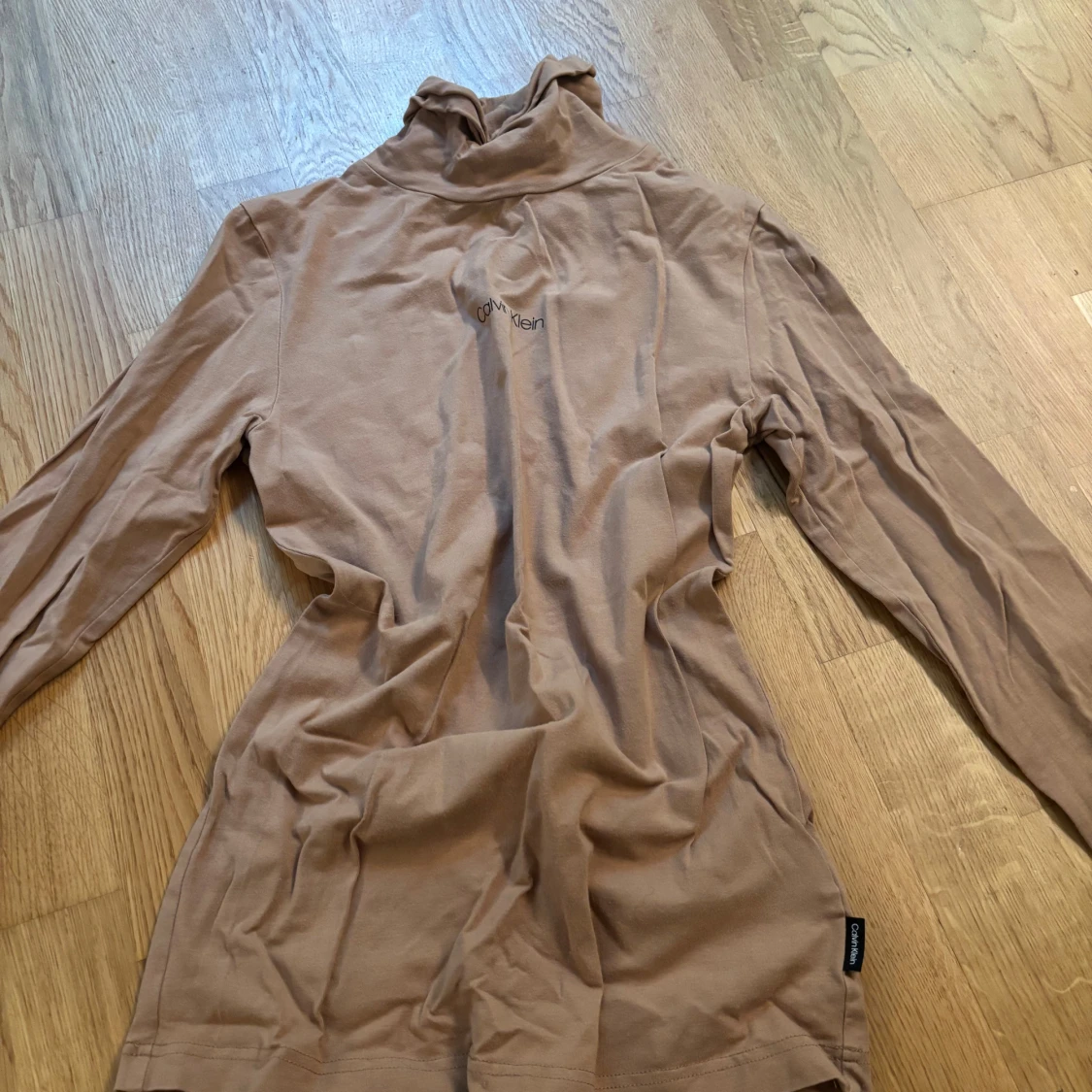 Beige polotröja från Calvin Klein - 1