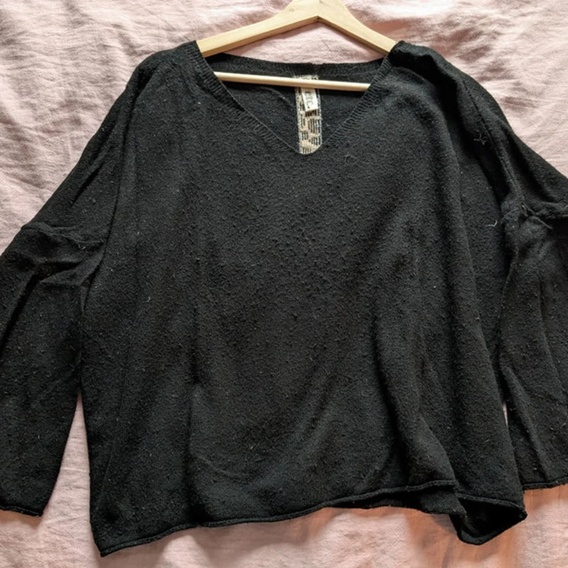 Svart v-ringad tröja från etc.