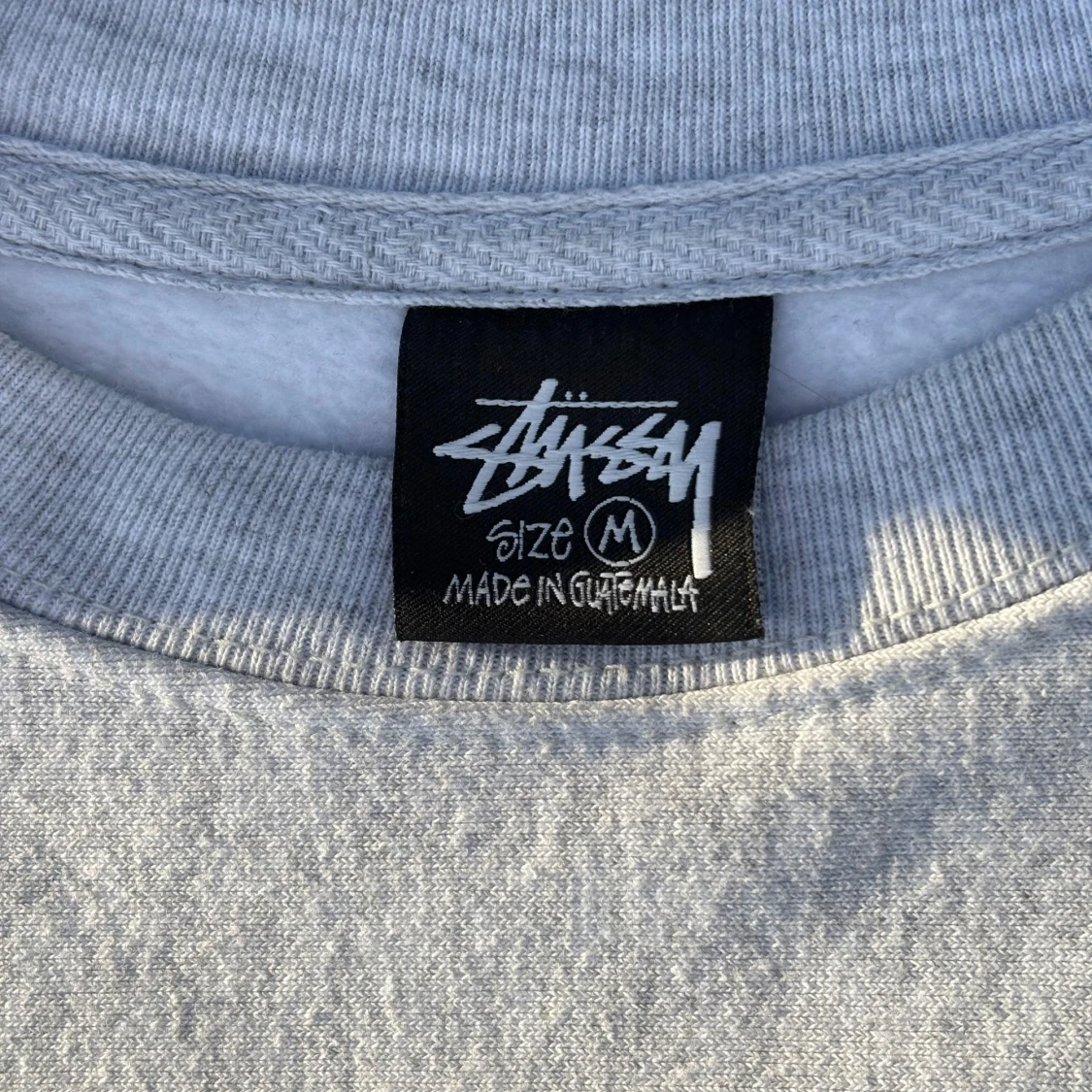 Grå sweatshirt från Stussy - 2
