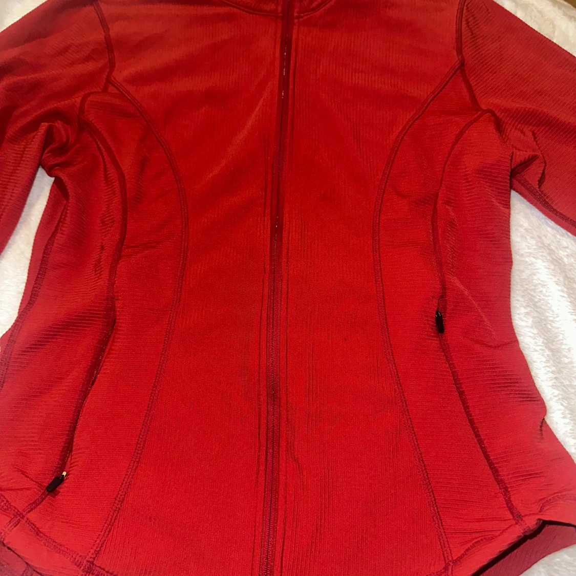 Röd träningsjacka från SOC, stl S