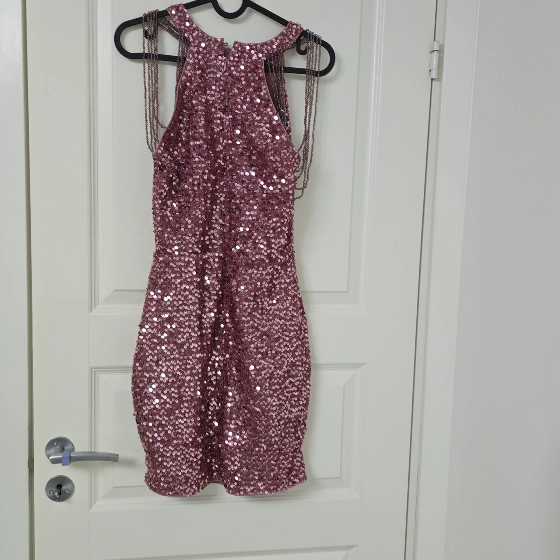Rosa glittrig paljettklänning - 1