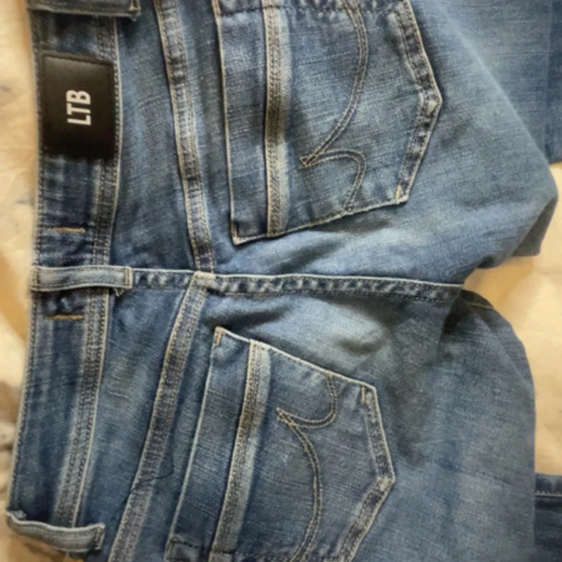 Blå bootcut jeans från LTB W24 L30 - 2