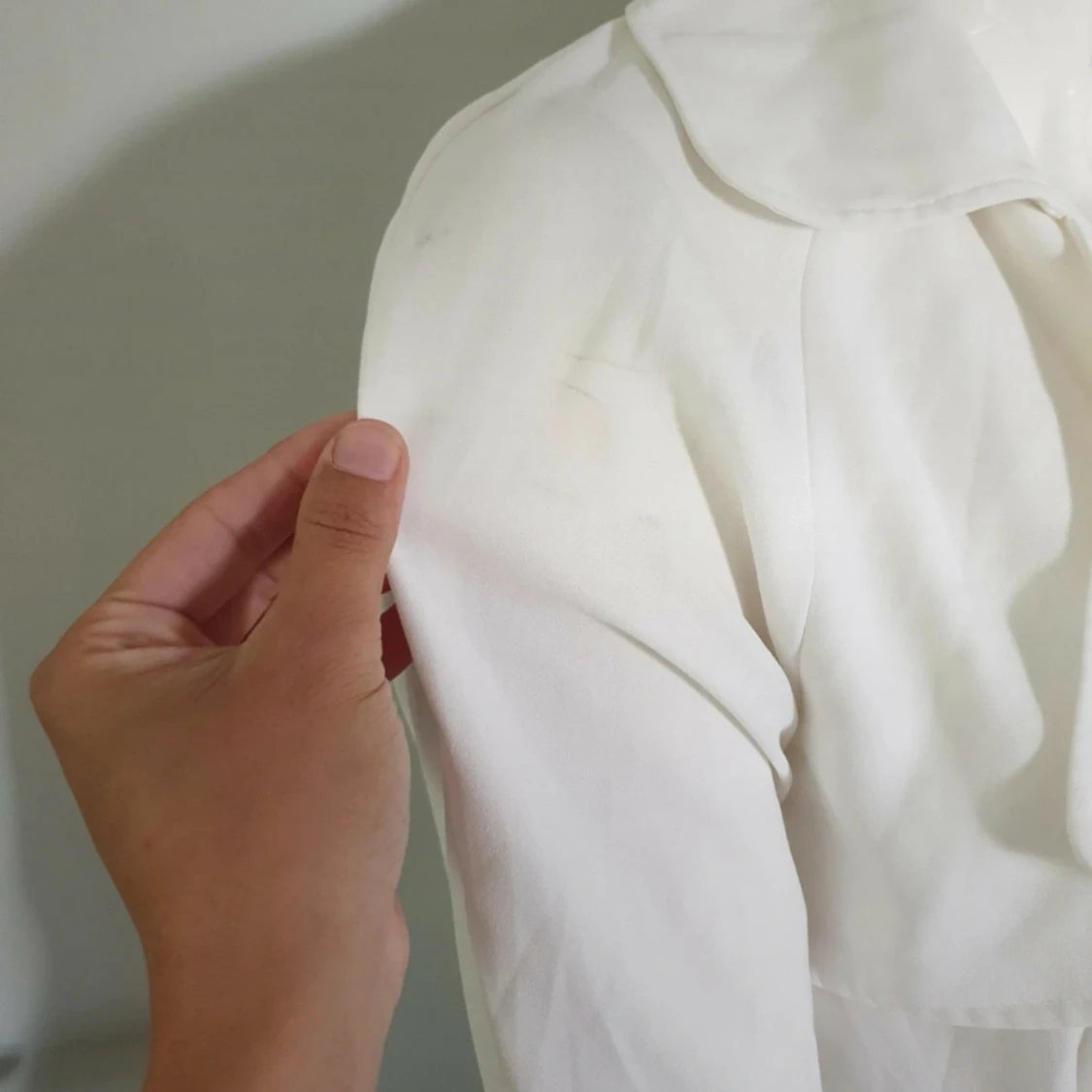 Vit trenchcoat med bälte - 2