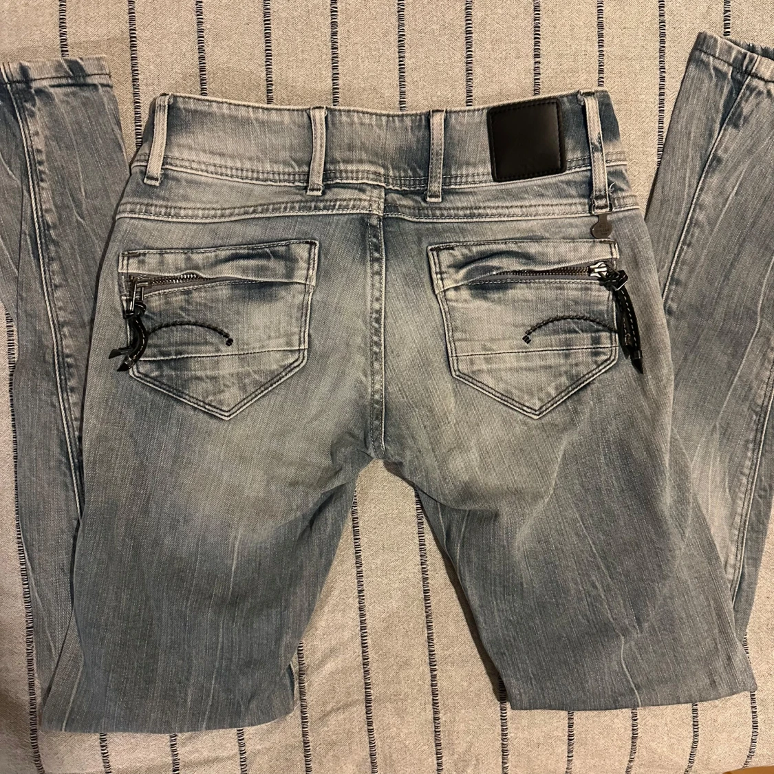 G-Star ljusgråblå jeans med låg midja – strl 24/30