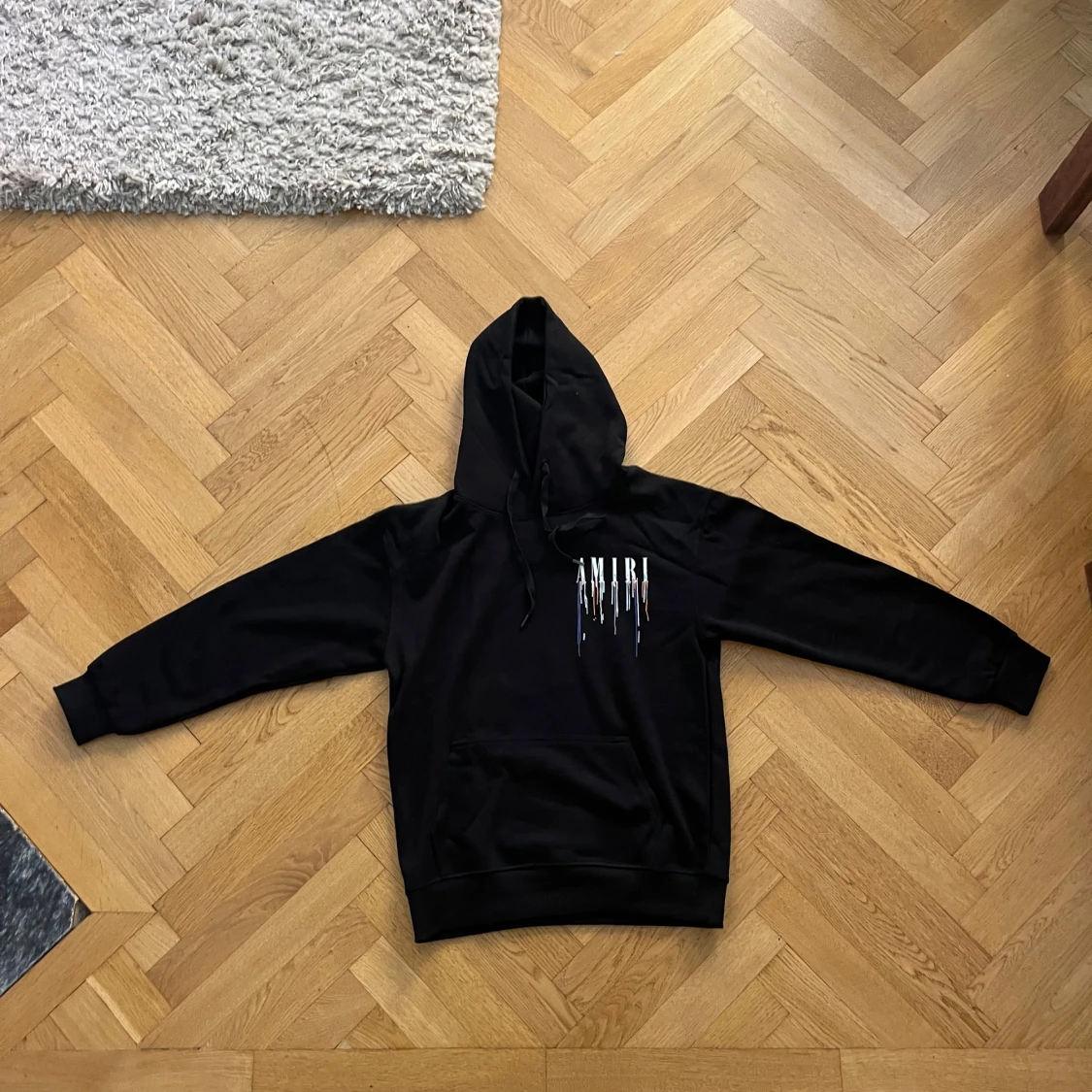 Svart AMIRI hoodie med färgstänk