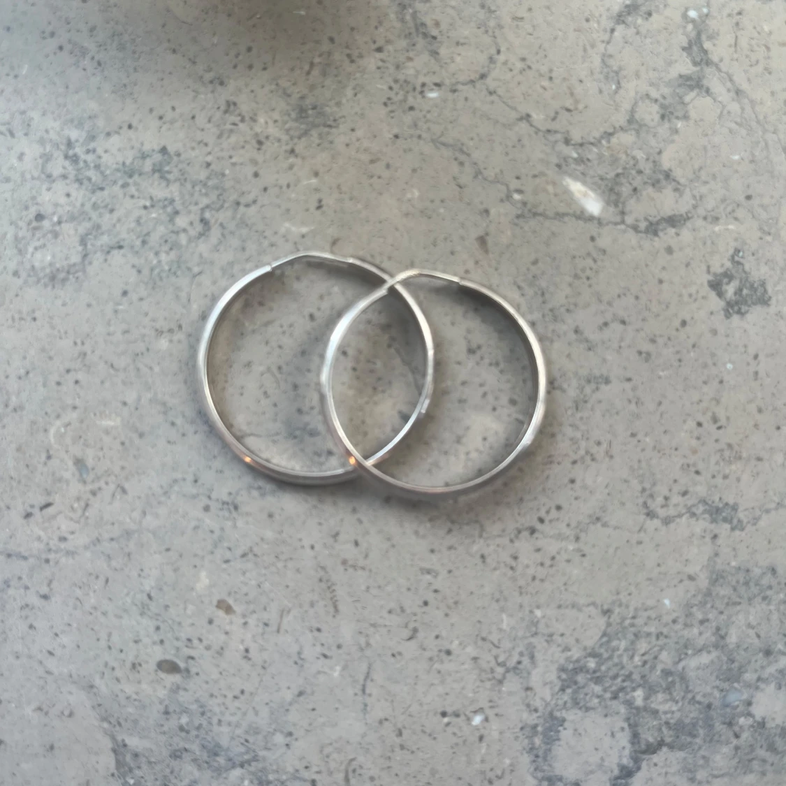 Silvriga hoops örhängen💓 - 2