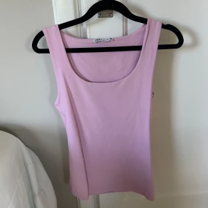 Zara ropp - Rosa/lila topp ifrån Zara, knappt använd!
