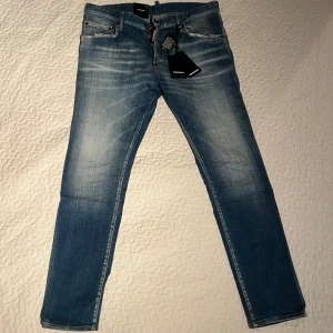 Dsquared2 jeans - Dsquared2 jeans. Modell Skater Jean. Helt oanvända. Alla lappar kvar. Nypris 4500:-