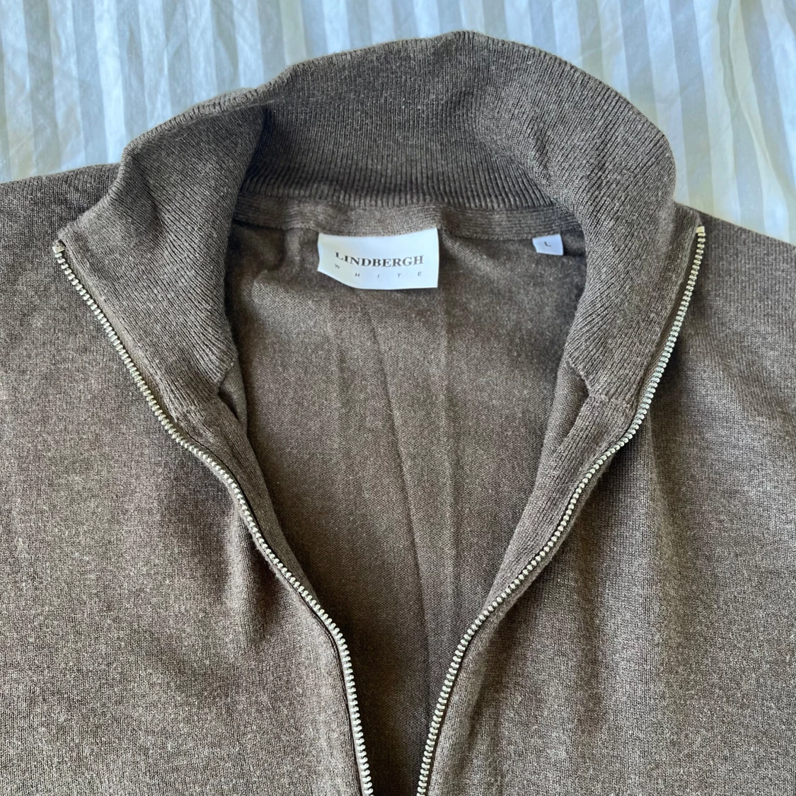 Brun stickad kofta från Lindbergh - 1