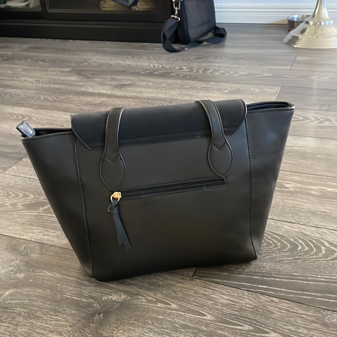 Svart handväska från Art Street London - 1