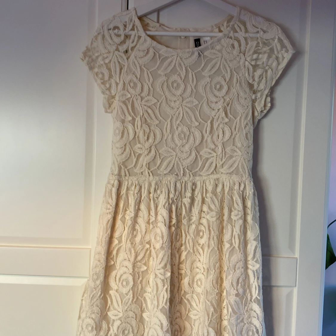 Vit spetsklänning från H&M Divided
