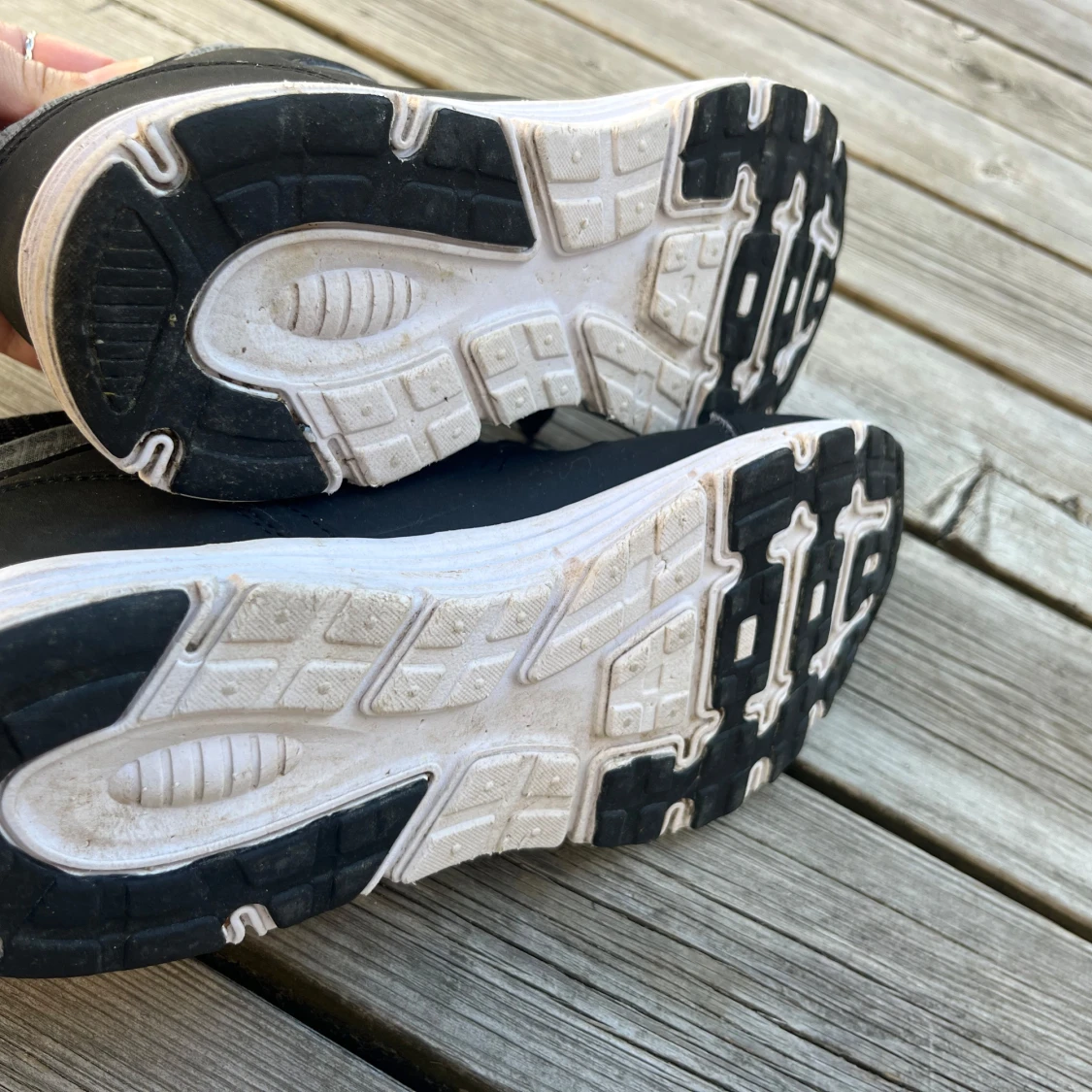 Svarta och grå sneakers från Everest - 3