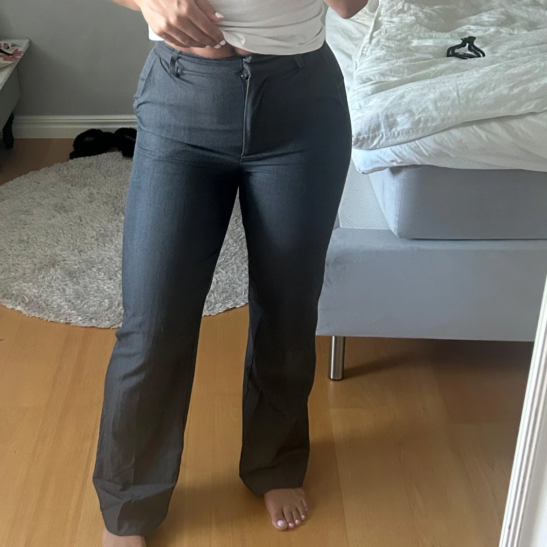 Mörkgrå kostymbyxor 