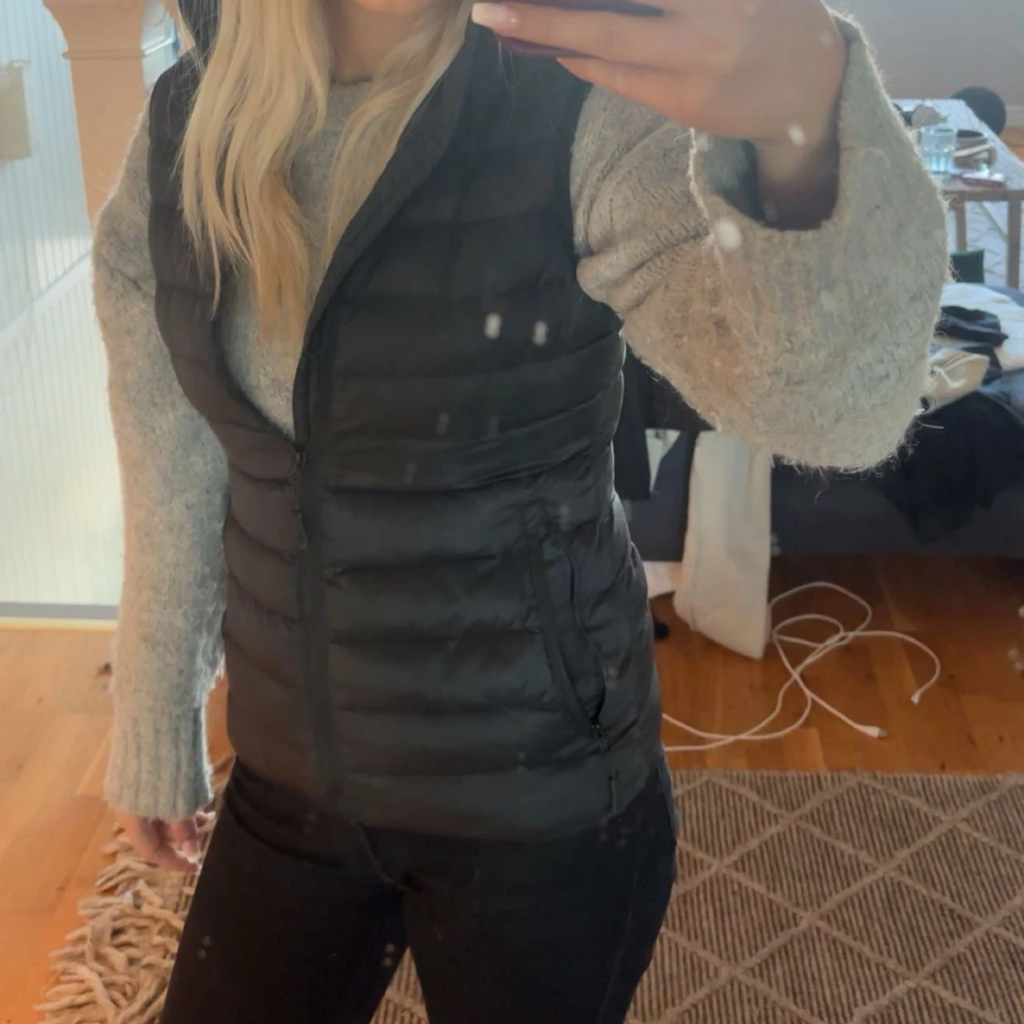 Svart dunväst med dragkedja - 1