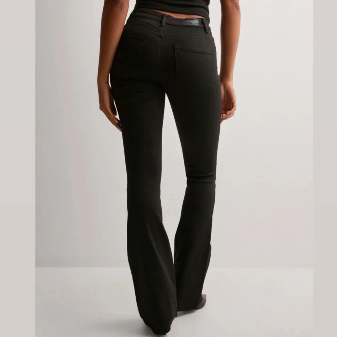 Svarta bootcut jeans från vero moda - 1
