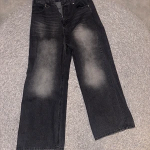 Vintage jeans - Gray jeans in size W34 L32, a unique model from North Korea, bought during my trip. They feature a baggy fit, making them both comfortable and stylish. Lightly used and in excellent condition, with no stains or holes.