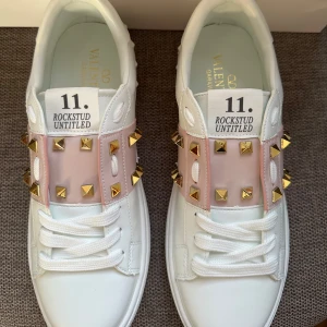 Valentino Rockstud skor - Helt nya eftersom dem var små på mig🩷