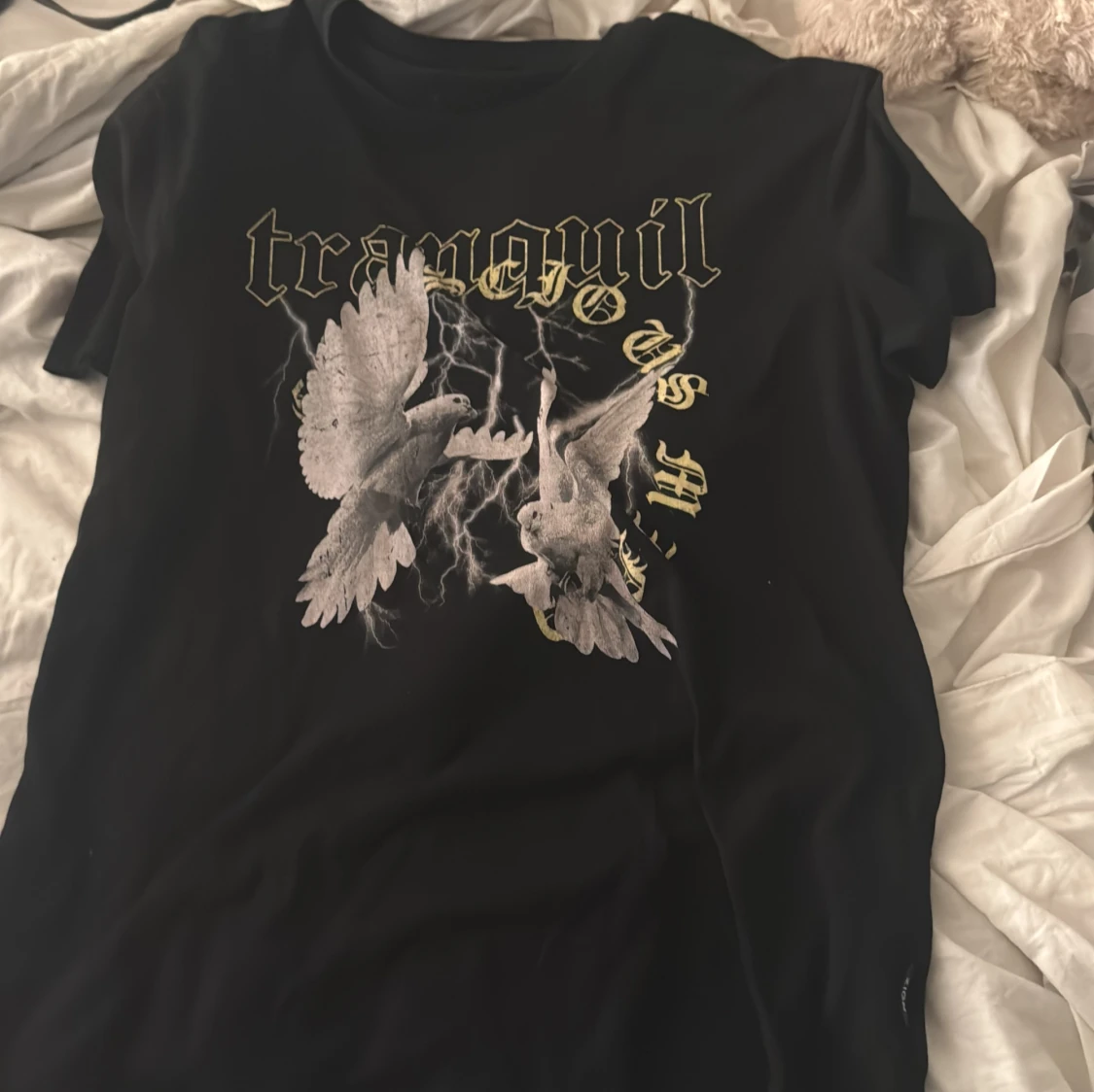 Svart t-shirt med tryck från Zign