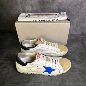 Golden goose sneakers - Mycket fint skick | Size 43 | Box, dustbag och golden goose pass med qr kod | fraktar spårbart inom 24 timmar |  för att köpa klicka ” köp nu” | vid frågor skriv ett meddelande |