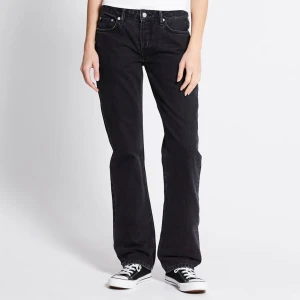 Svart low waist jeans - Low waist jeans i mycket fint skick. Storlek S