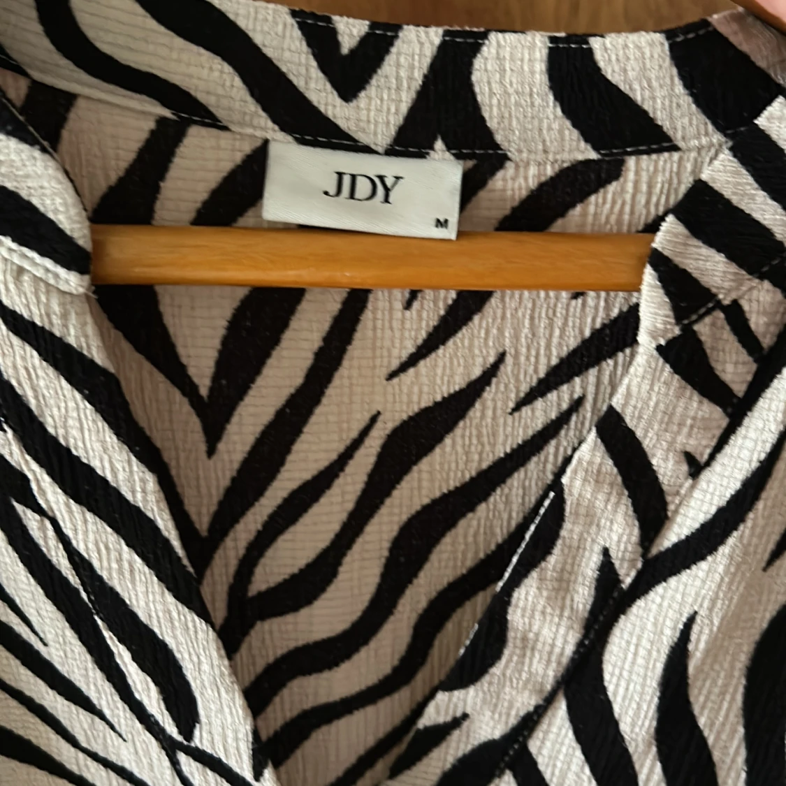 Zebramönstrad kortklänning från JDY - 2