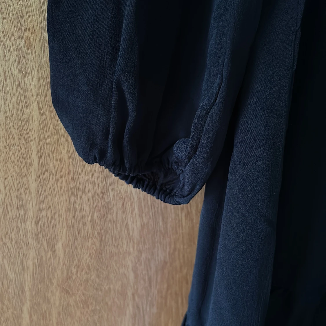 Svart långärmad klänning från Happy  Holly - 3