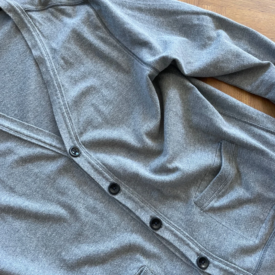 Grå kofta från GAP med knappar - 3