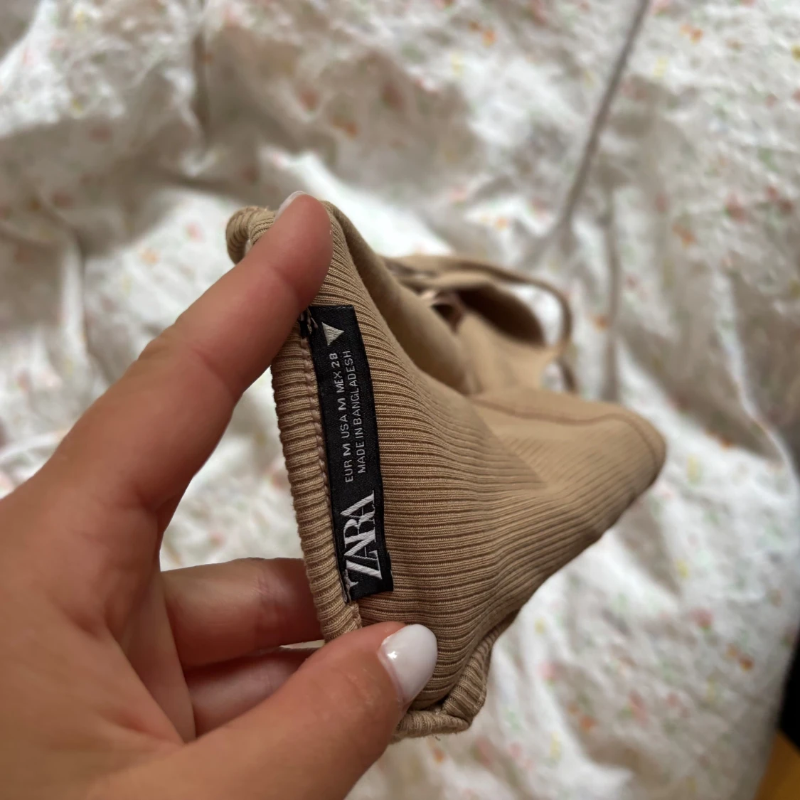Beige ribbad linnetopp från Zara - 2