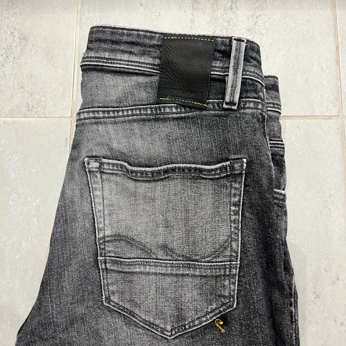Jack & Jones svarta jeans W30 L32 - 2
