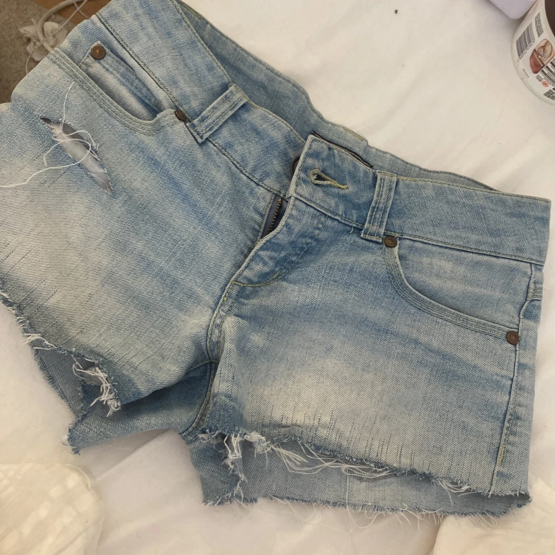 Ljusa jeansshorts från ONLY