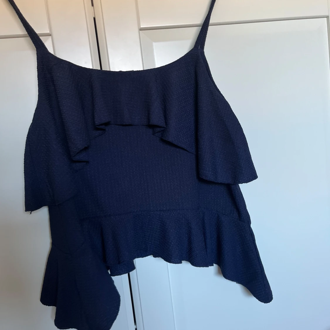 Mörkblå volangtop från Nelly XS - 2